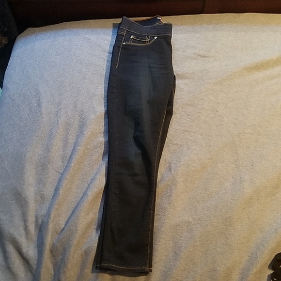 Levi's Dark Denim Modern pull-on cropped - Picture 7 of 7